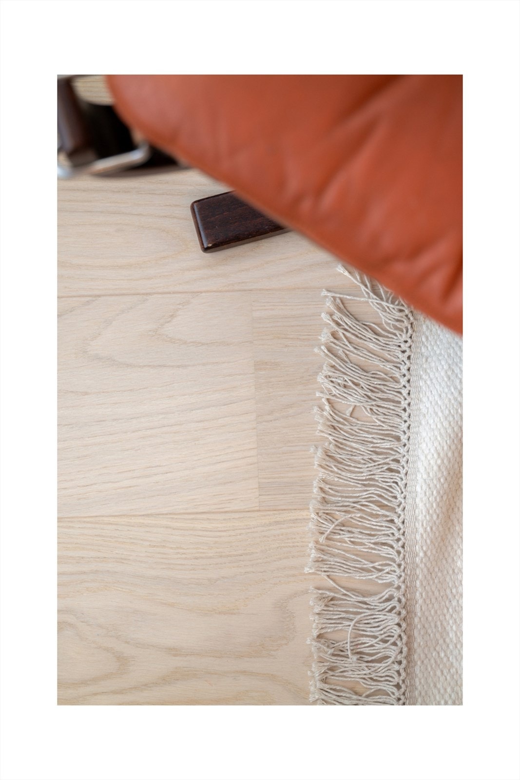 De hvitpigmenterte enstavs parkettgulvene tilfører også rommene er perfekt dose lunhet. Galleribilde