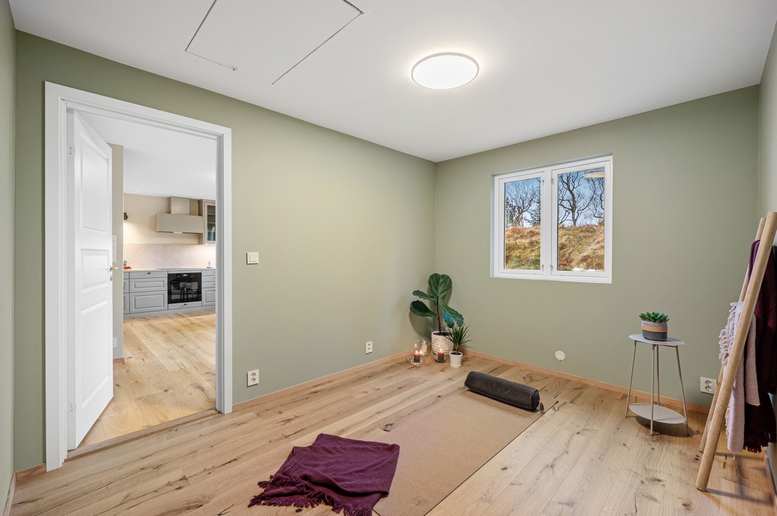 Soverom/gjesterom ved siden av kjøkkenet Galleribilde