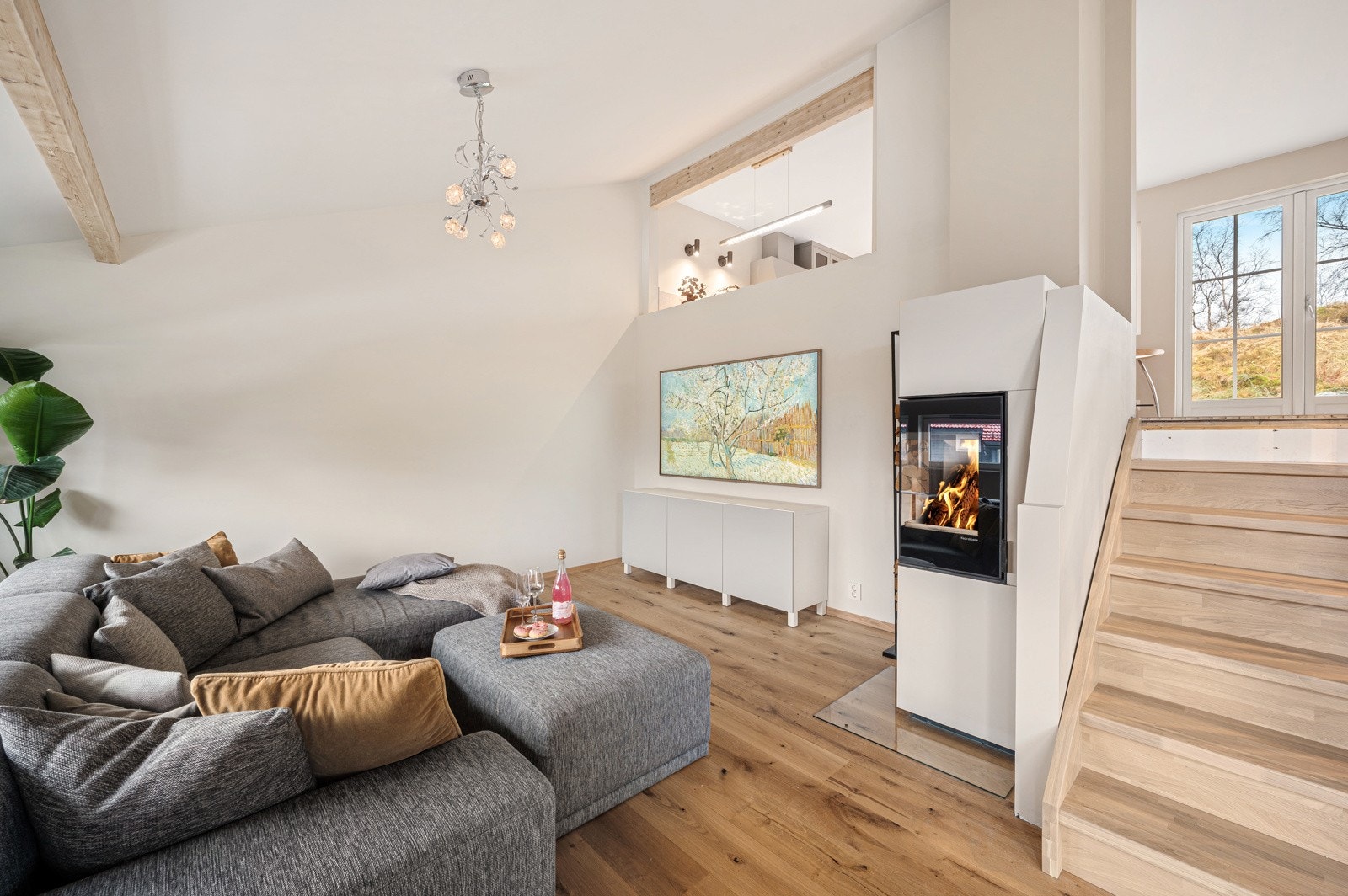 Ny trapp i heltre eik ble satt inn i 2026 Galleribilde