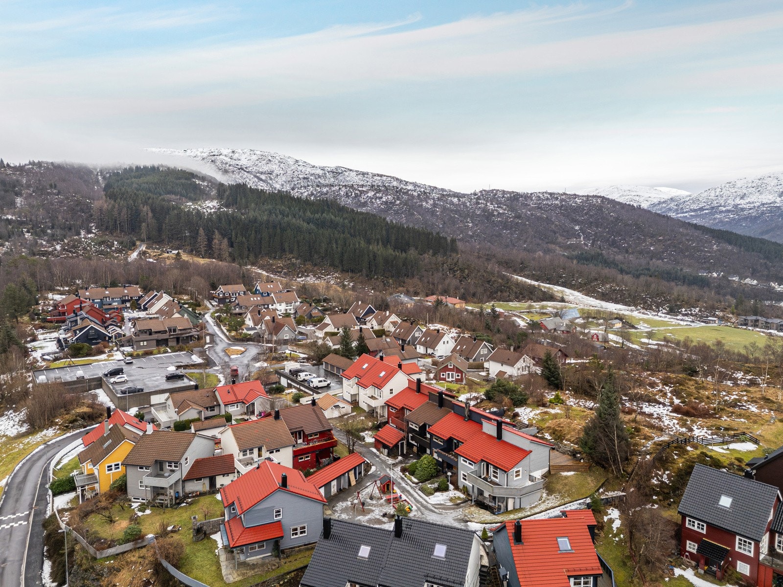 Den umiddelbare nærheten til fjellene rundt blir en luksus for deg som liker å gå på tur Galleribilde