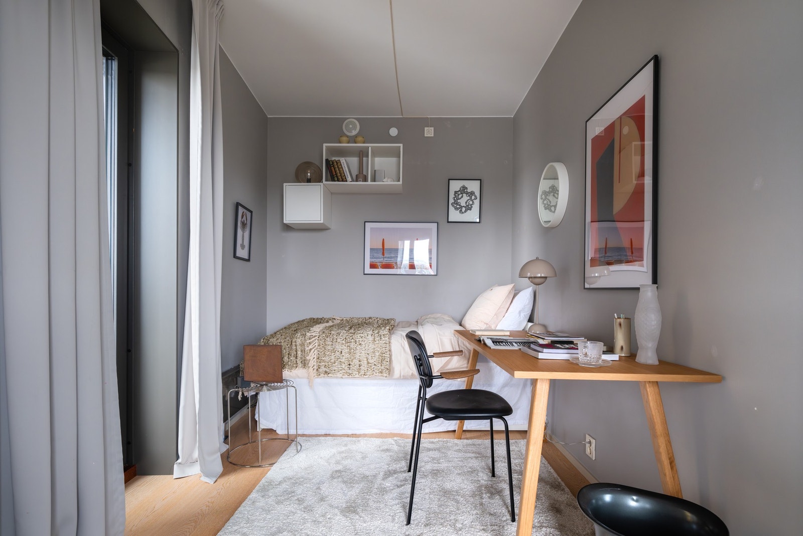 - Fra soverommet er det også utgang til balkongen - Galleribilde