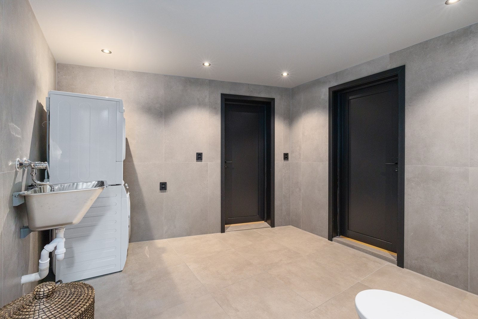 Stort og godt vaskerom med WC. Galleribilde