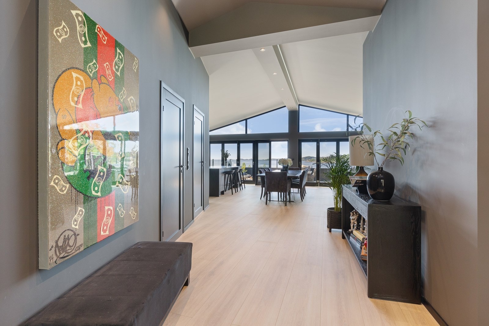 Utsikten som møter deg på toppen av trappen. Galleribilde