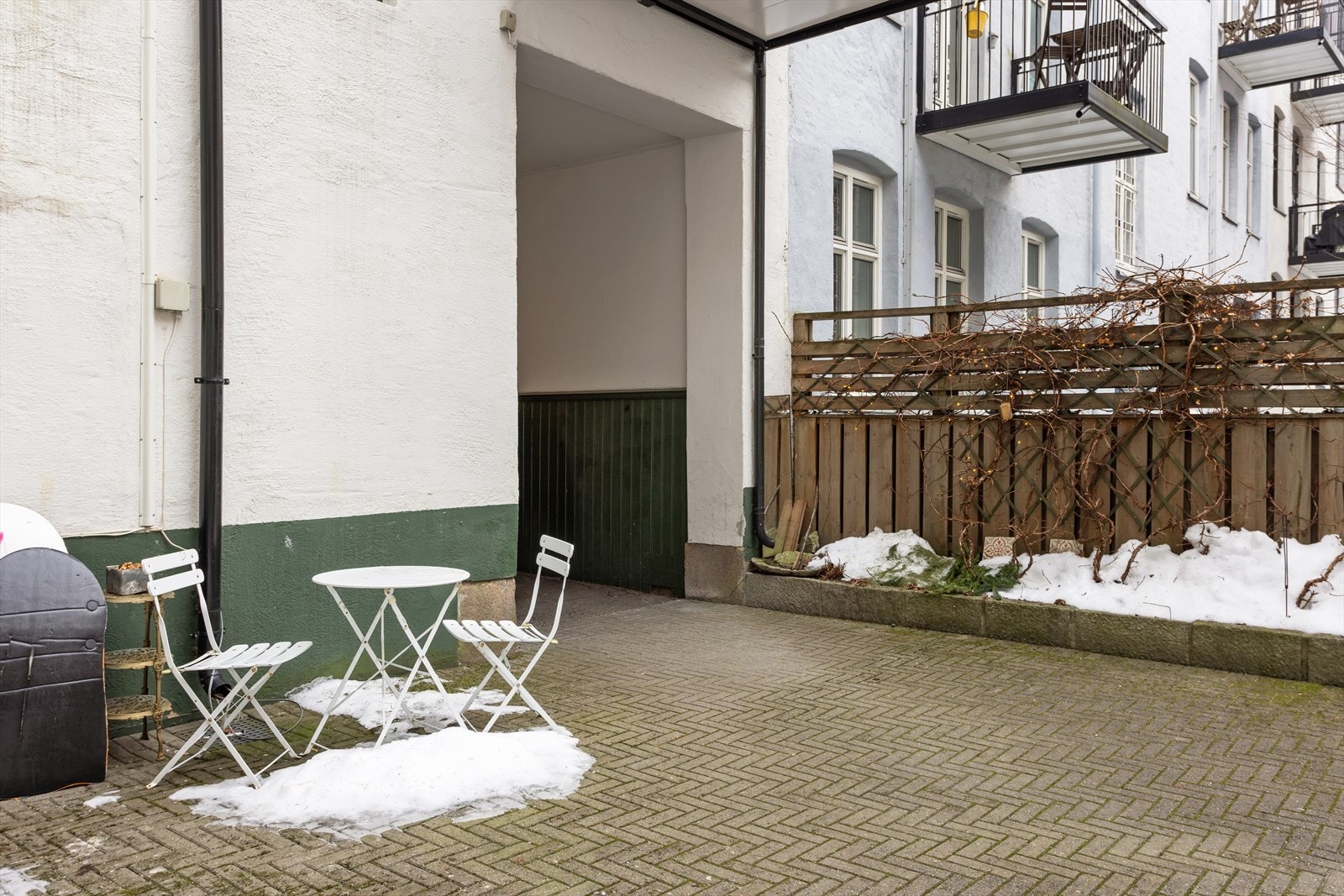 Uteplass i bakgården til felles benyttelse. Galleribilde