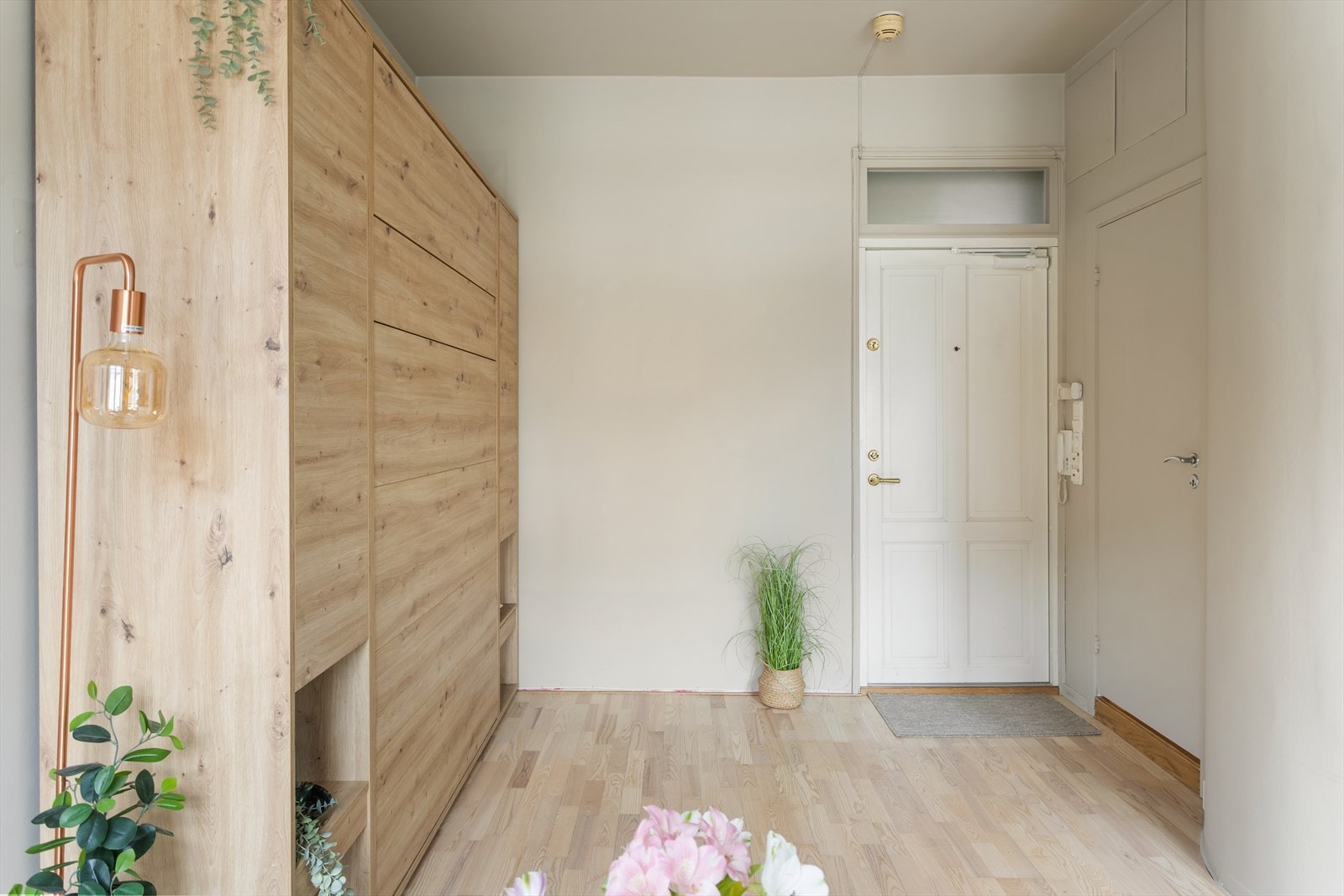 Når sengen er slått opp, fremstår løsningen som en integrert del av innredningen. Galleribilde