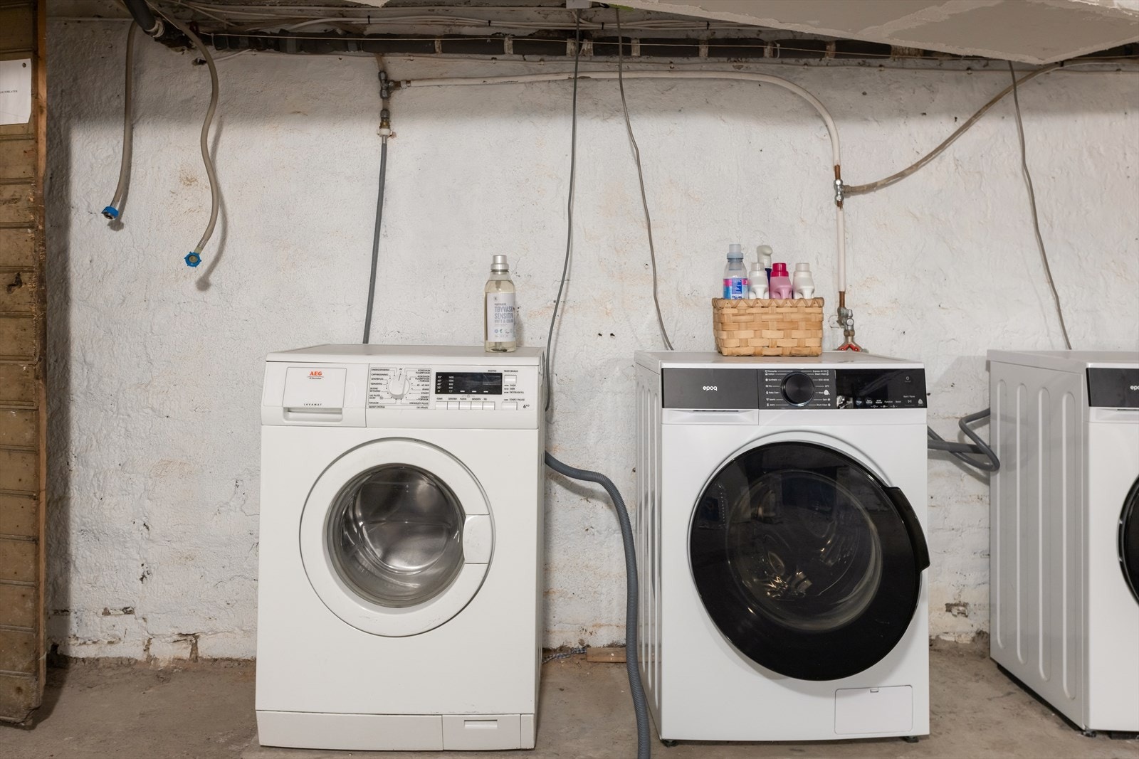 I fellesvaskeriet har leiligheten opplegg for egen vaskemaskin (medfølger). Galleribilde