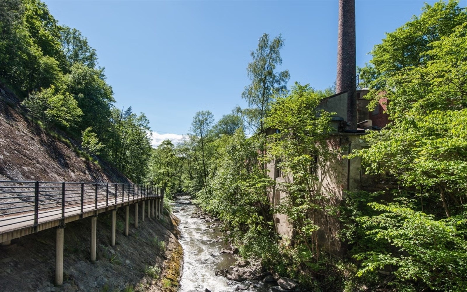 Det er kort vei til fine turmuligheter, blant annet langs Alnaelva. Galleribilde