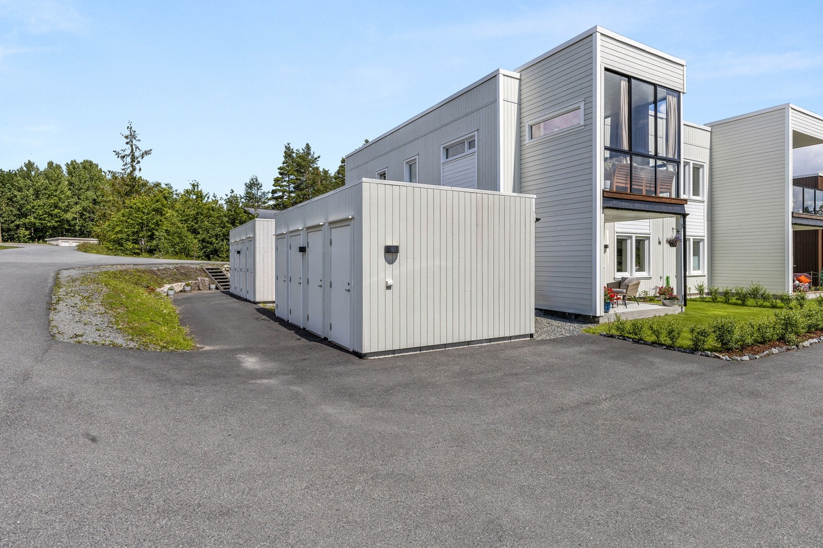 Tilhørende utvendig sportsbod til leiligheten Galleribilde