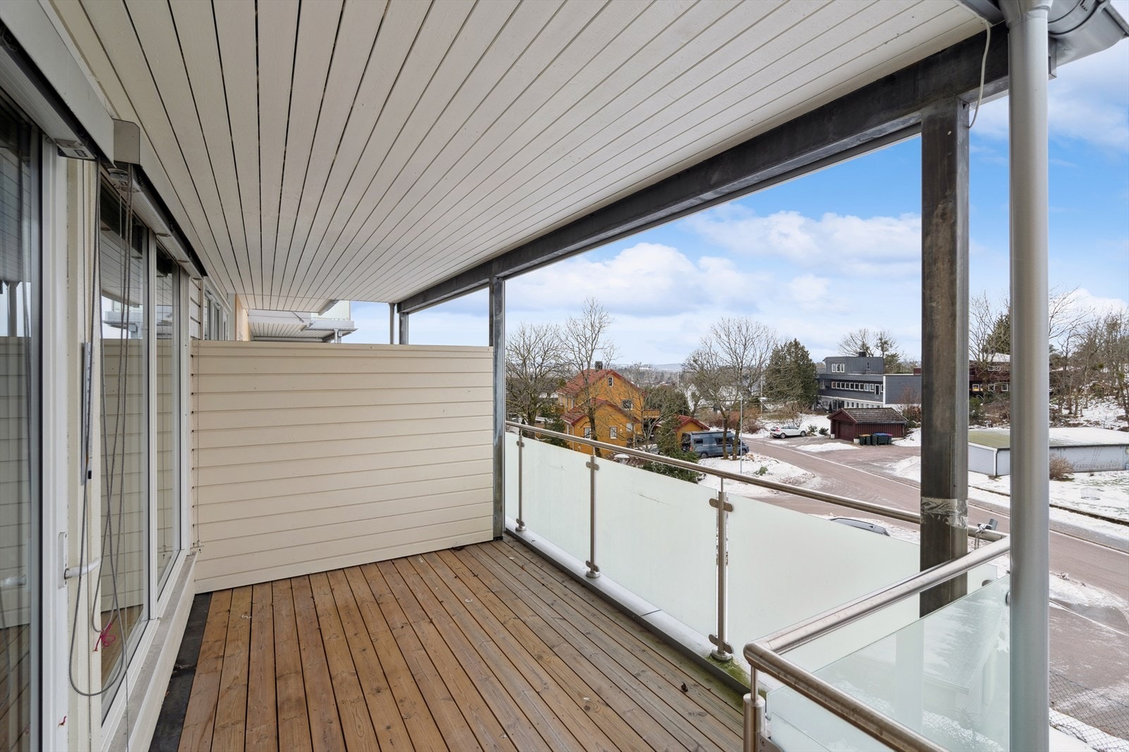 Terrassen er overbygget og byr på fin utsikt over nabolaget Galleribilde