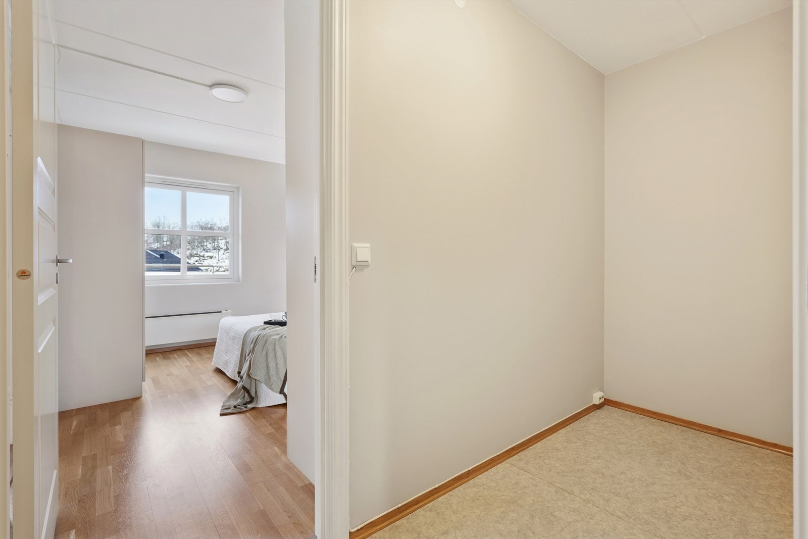 Like ved soverommet finner man også en praktisk bod Galleribilde