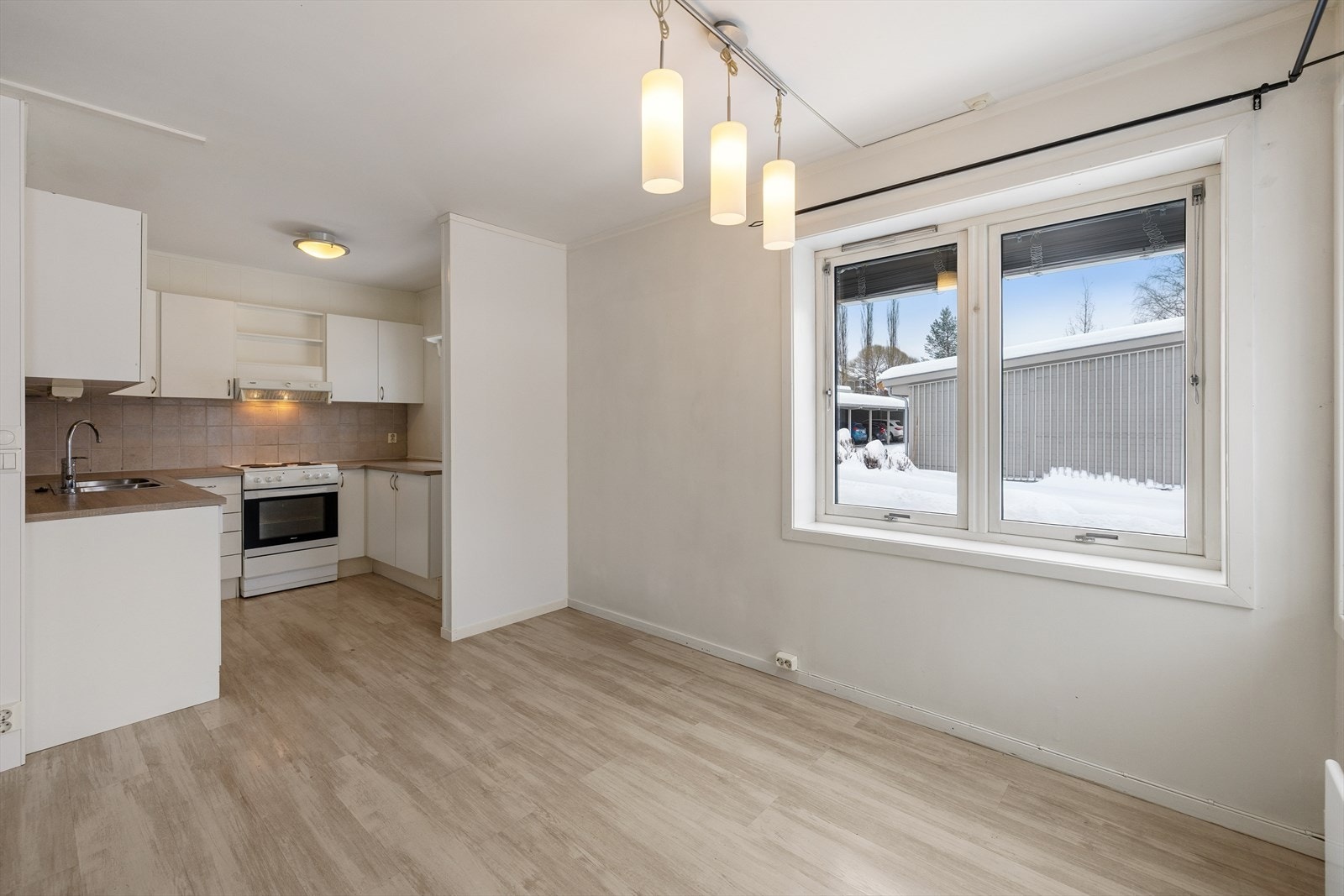 Spisegruppen kan med fordel plasseres i den naturlige sonen mellom kjøkkenet og stuen. Galleribilde