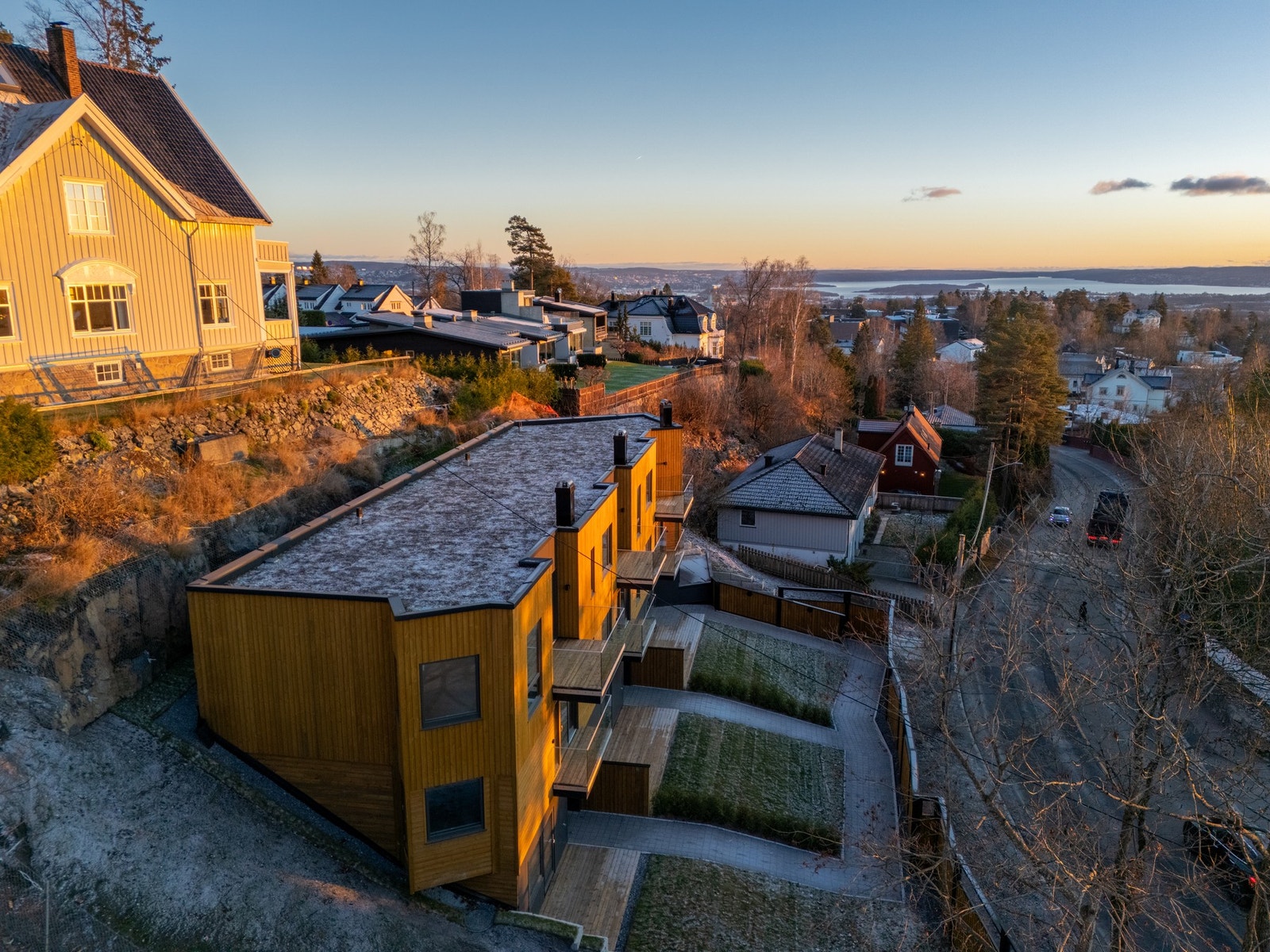 Eksklusivt nybygg fra 2025 med moderne arkitektur. Galleribilde