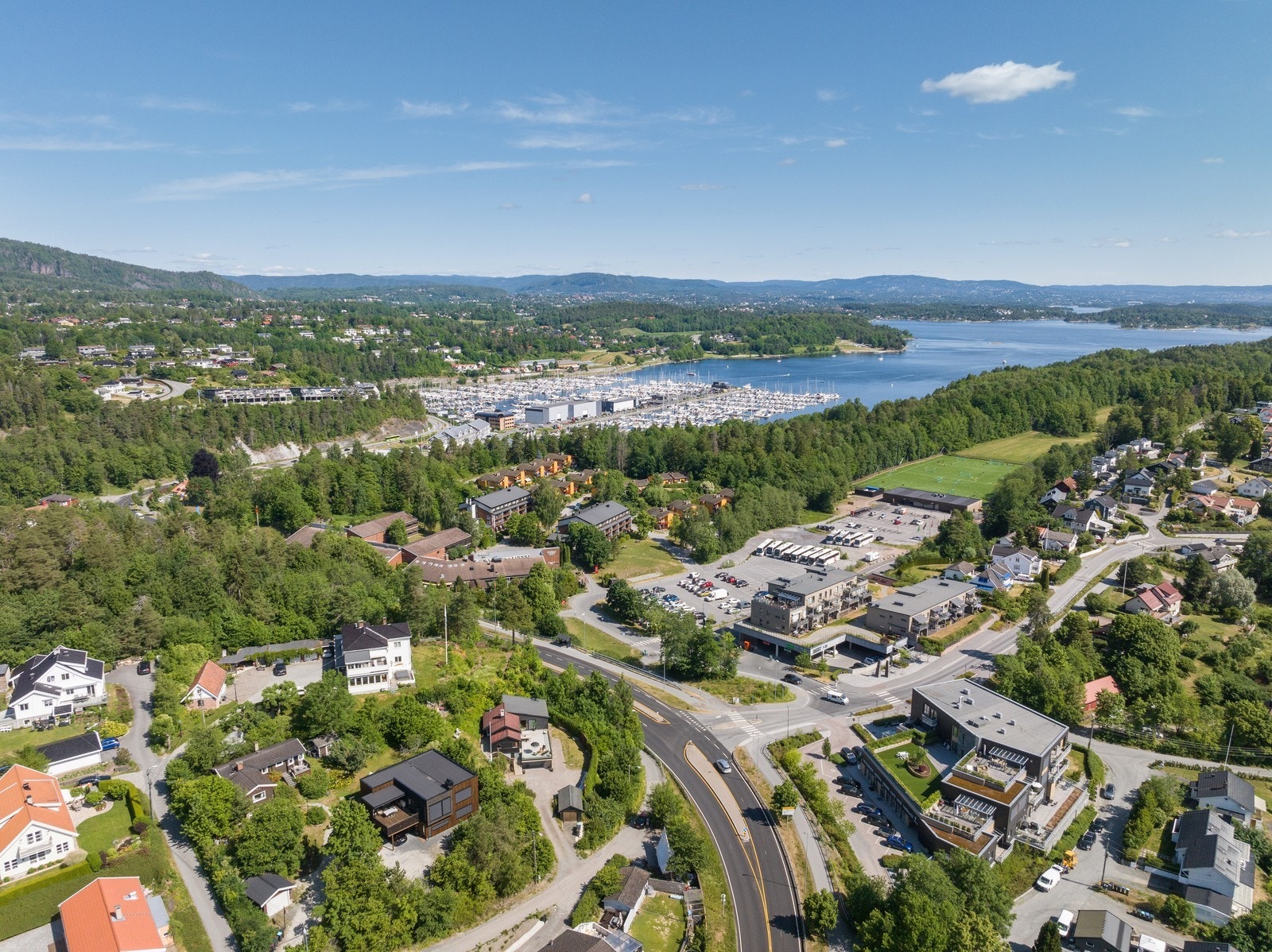 Attraktiv og familievennlig beliggenhet med kort vei til skole og barnehage. Galleribilde