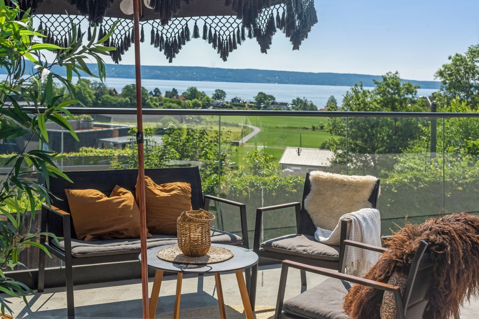 Utsikt fra terrasse. Galleribilde