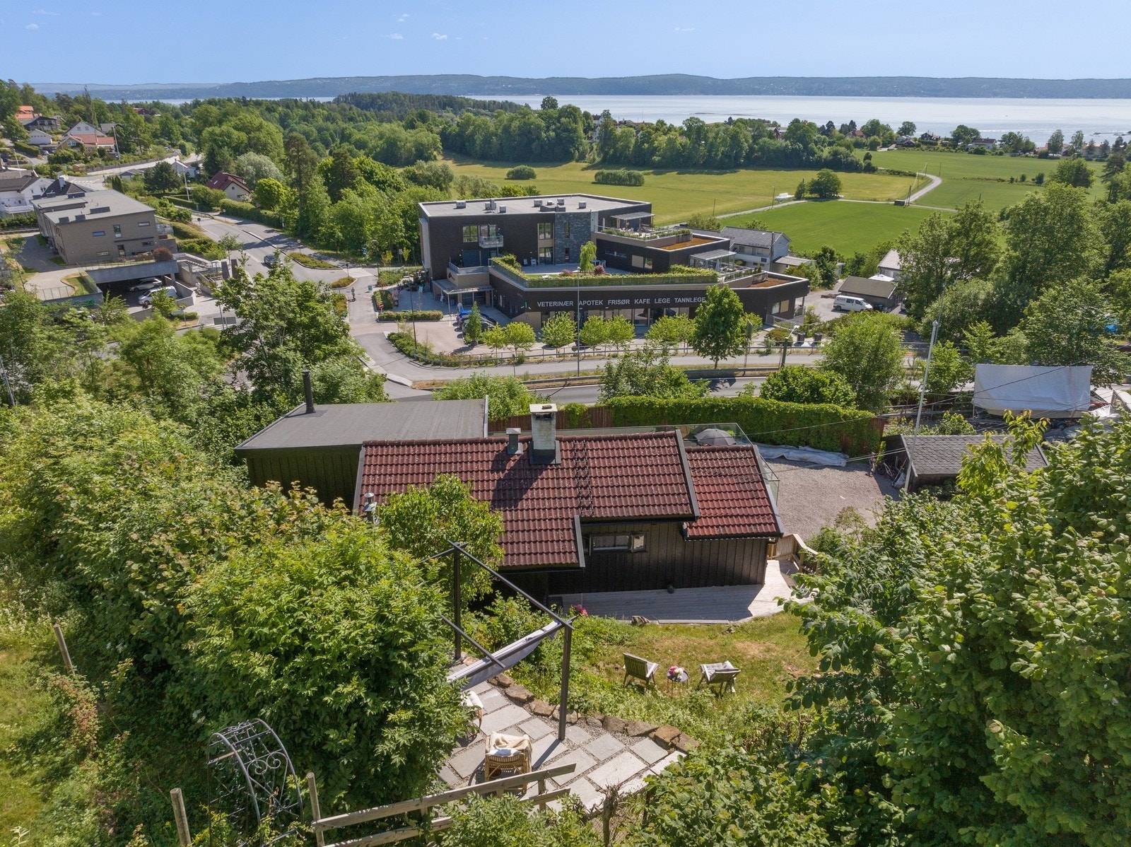 Flott beliggenhet i Vettre, med skjermet plassering i enden av en blindvei. Galleribilde