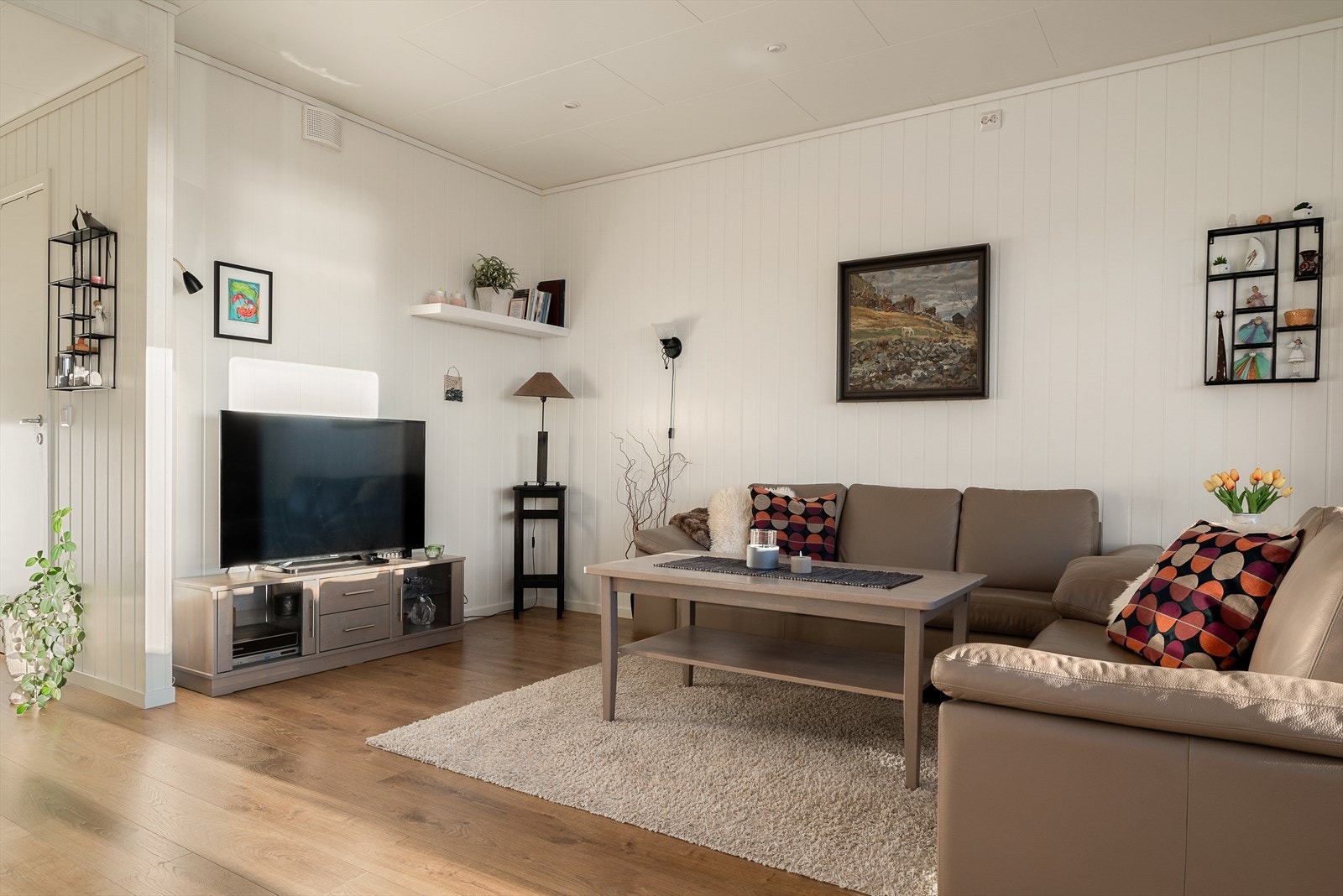 Fiber og TV er inkludert i felleskostnadene. Galleribilde