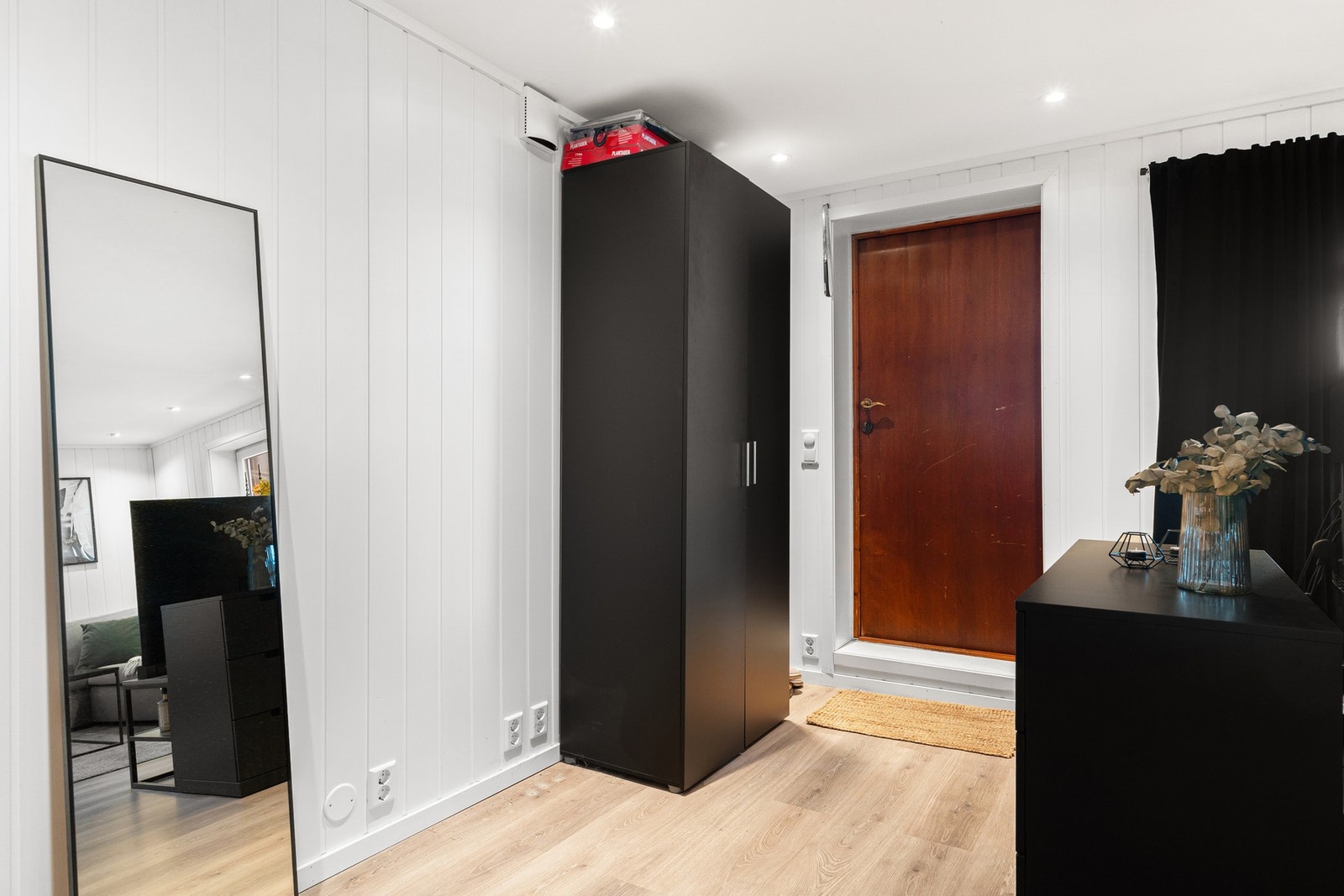 Entré/inngangsparti sokkeletasje. Galleribilde