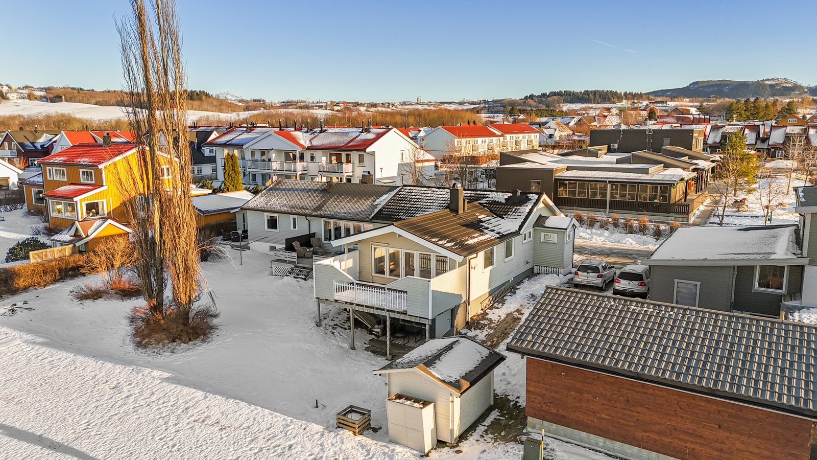 Attraktiv beliggenhet i et rolig boligfelt. Leiligheten ligger fint til i feltet som er lite trafikkert og svært barnevennlig. Galleribilde