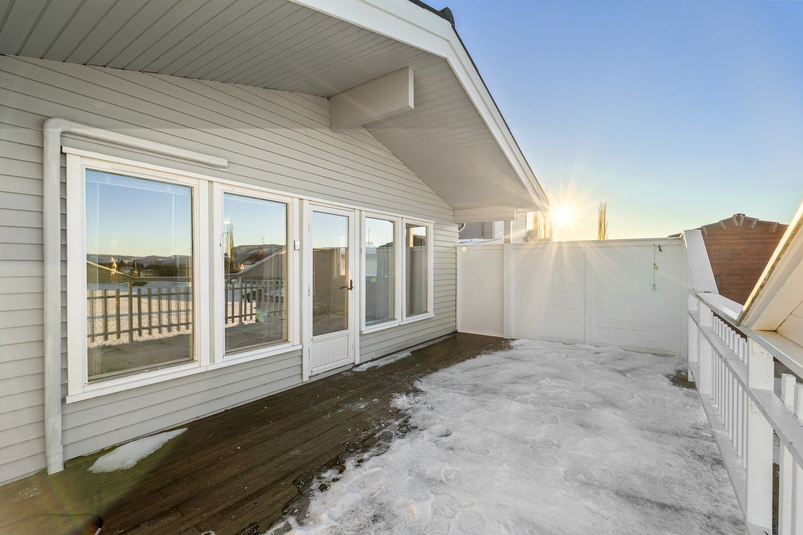 Balkong er skjermet for innsyn. Galleribilde