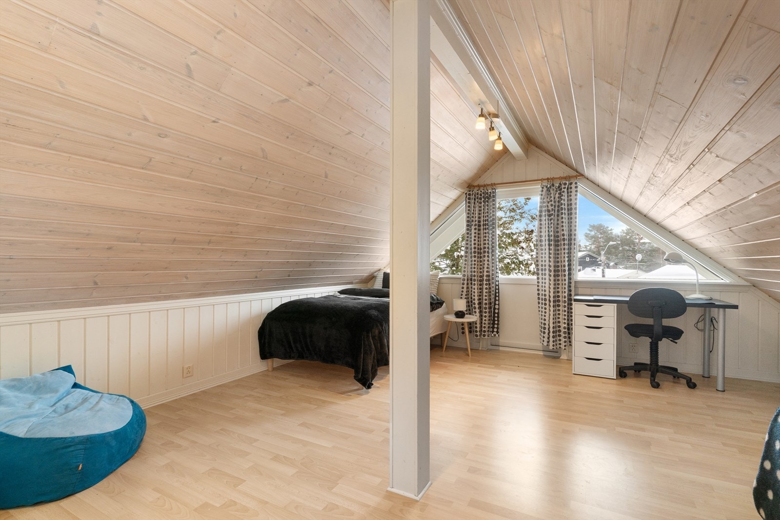 Rommet har også utgang til balkong. Galleribilde