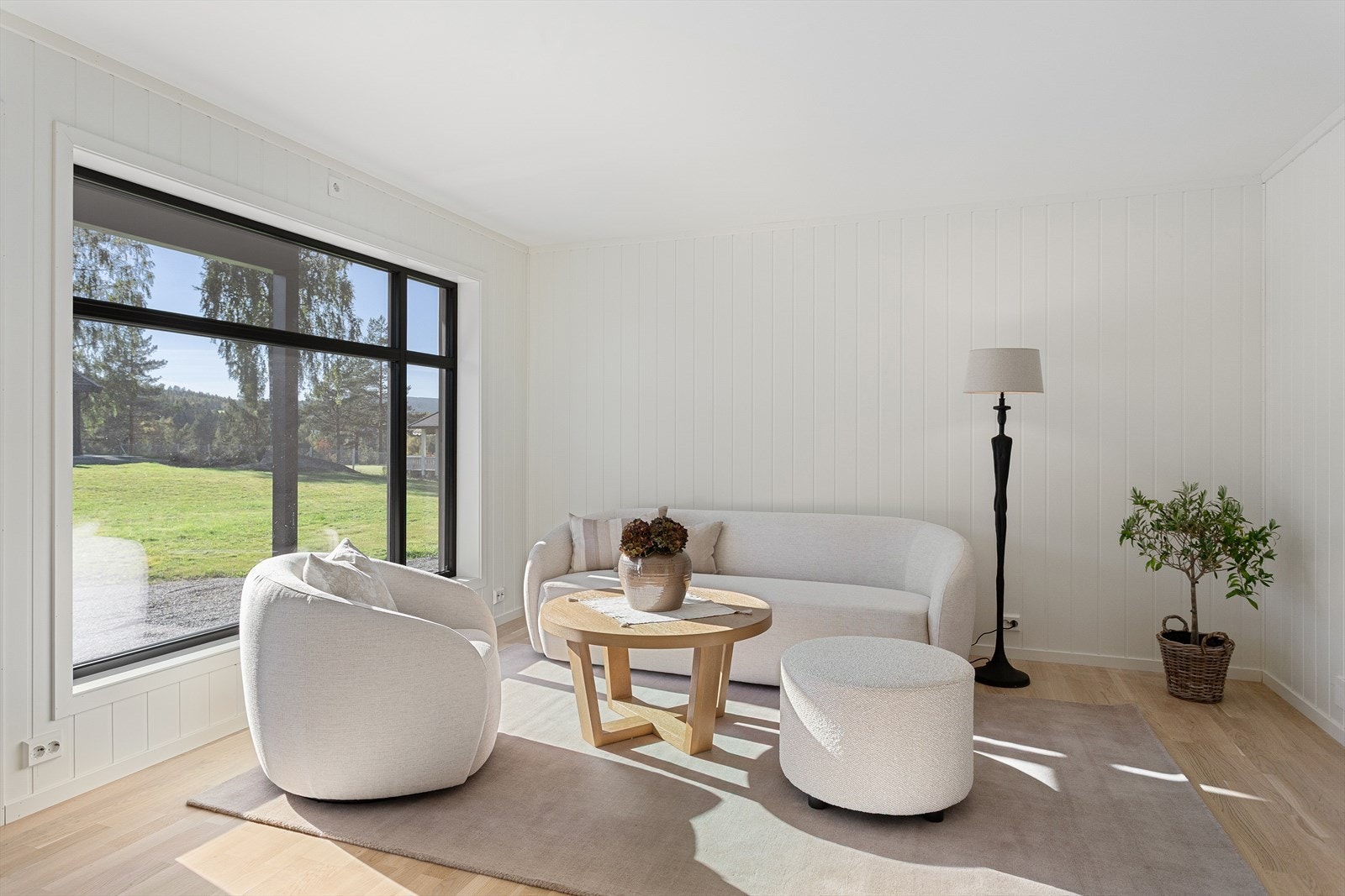 Stue. Bilde er fra den ene leiligheten i prosjektet. Galleribilde