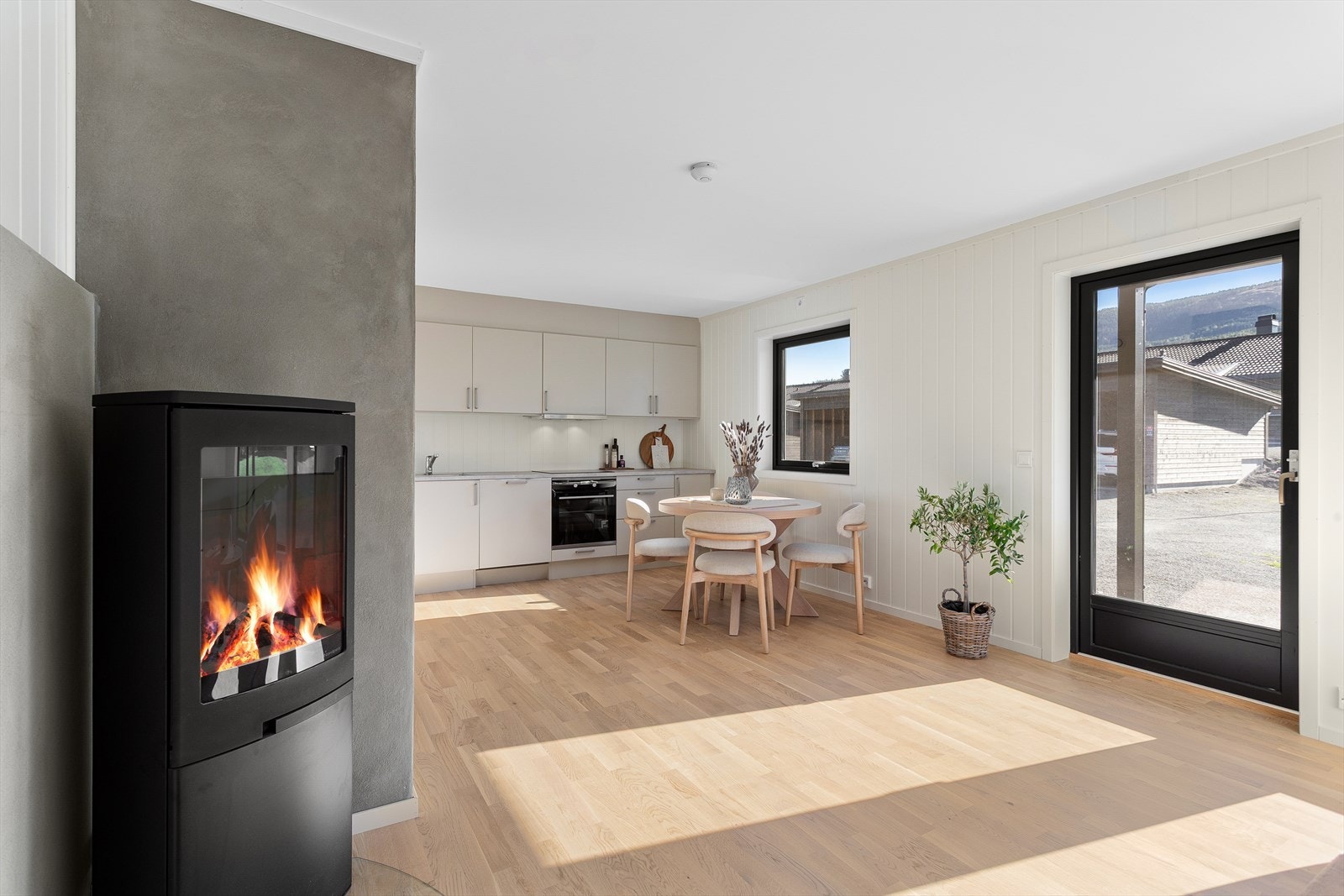 Stue. Bilde er fra den ene leiligheten i prosjektet. Galleribilde