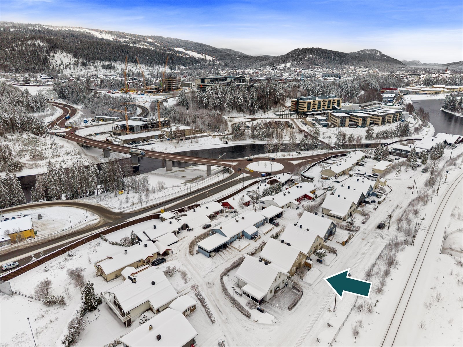 Boligen har gangavstand til Teknologiparken og ligger i et etablert boligfelt. Galleribilde