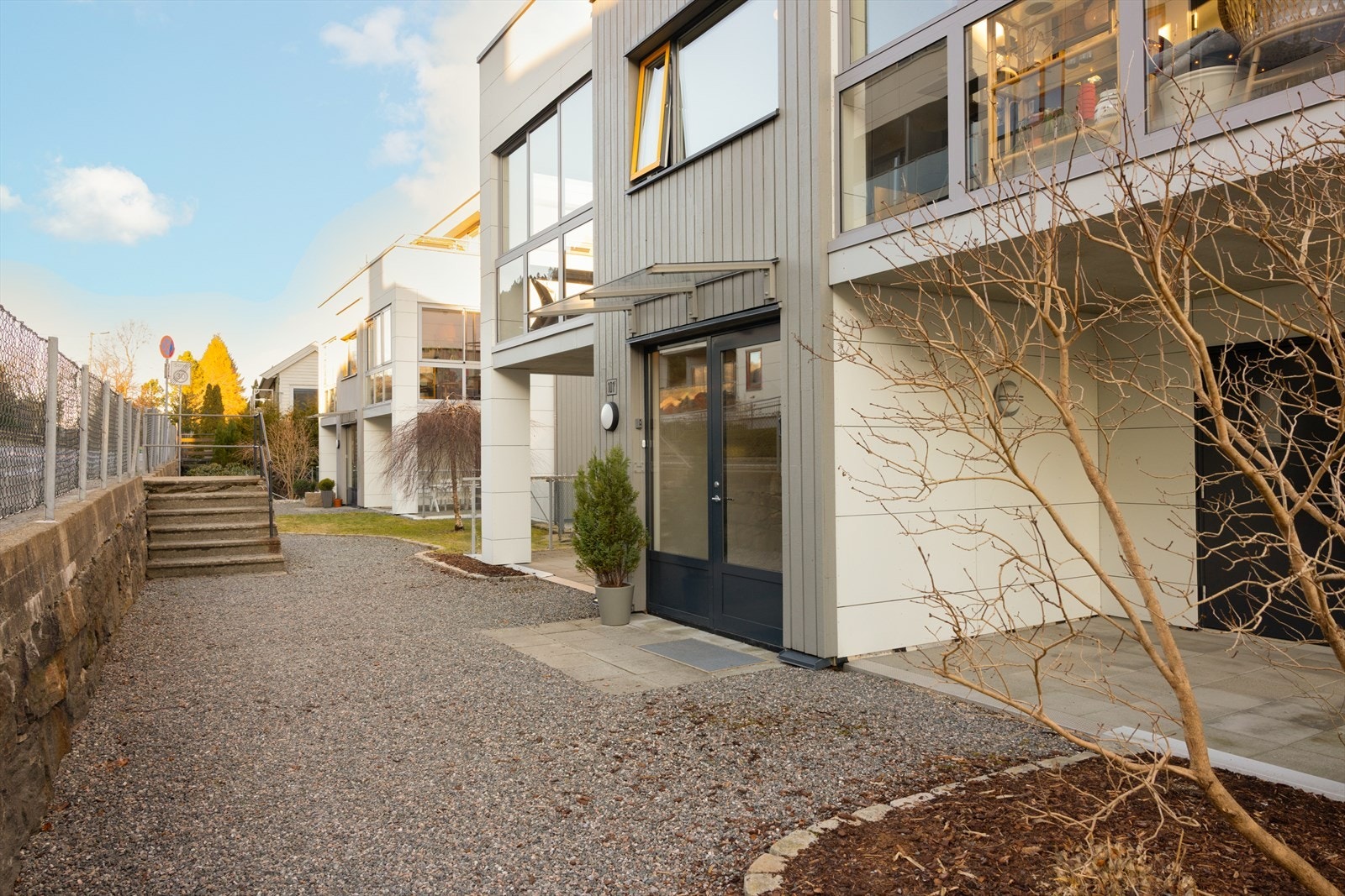 Boligen er en del av Sameiet Gartnerhagen Minde 1, et oversiktlig og veldrevet sameie bestående av 26 boligseksjoner. Sameiet forvaltes profesjonelt av OBOS. Galleribilde