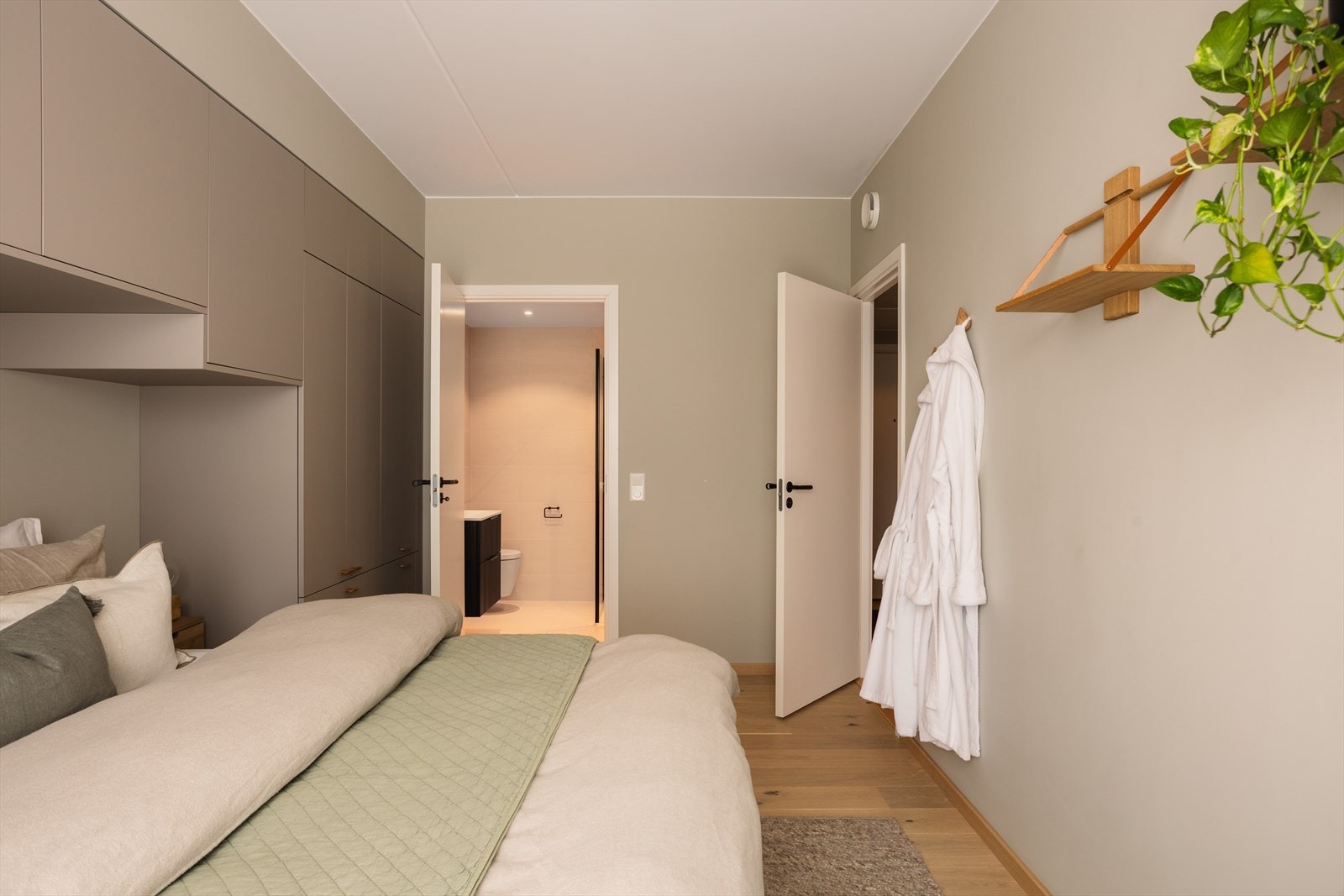 Hovedsoverommet er også tilknyttet et moderne og delikat bad. Galleribilde