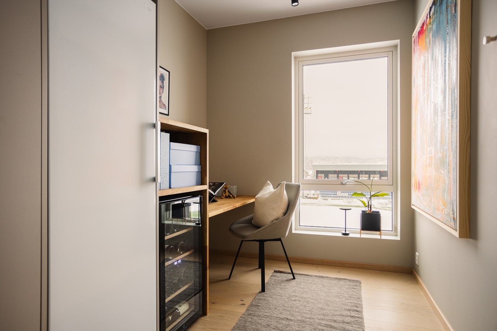 Boligen har tre delikate soverom, hvorav det ene er omgjort til et kontor. Galleribilde