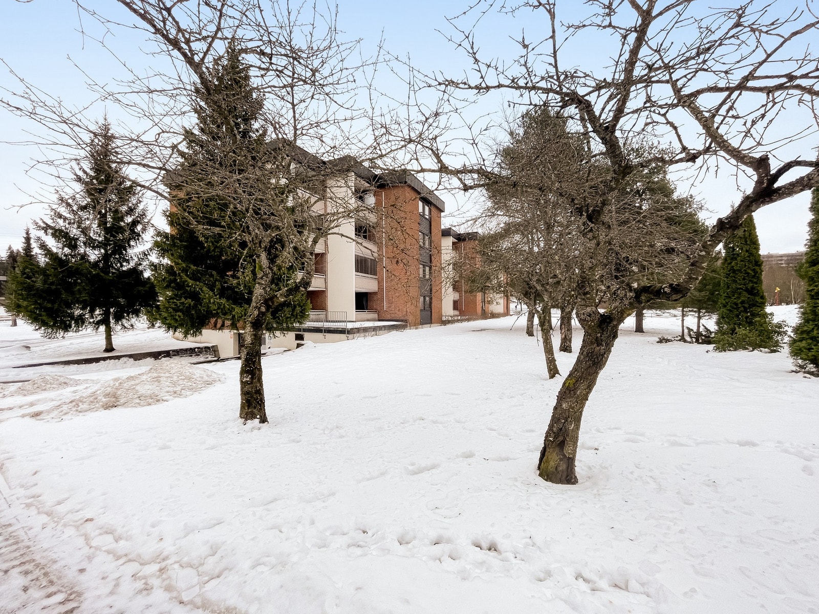 Det er fine uteområder og trivelige fellesarealer i nærheten. Galleribilde