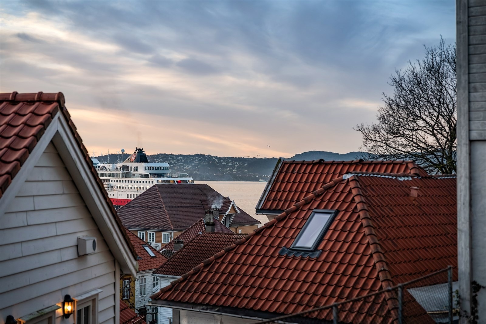 Sentralt beliggende leilighet i Sandviken med havgløtt. Galleribilde