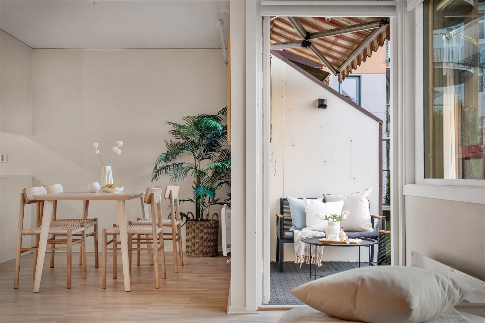 Fra stuen er det direkte utgang til egen privat uteplass. Galleribilde