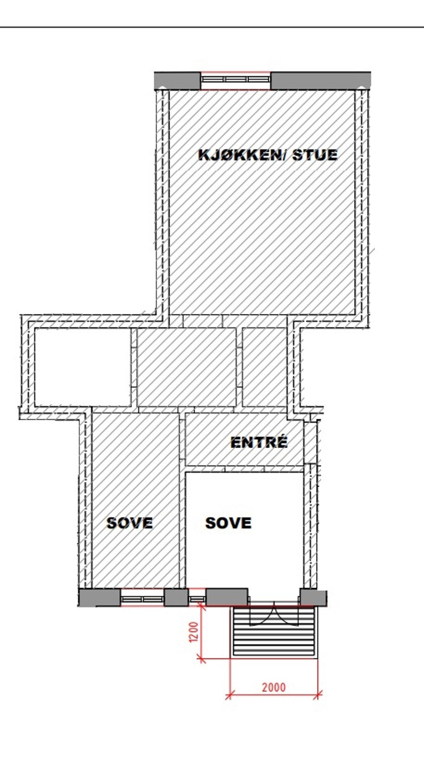 Det foreligger tillatelse til å bygge balkong med utgang fra soverommet. Kjøper vil selv være ansvarlig for kostnadene og gjennomføringen av tiltaket. Tiltaket må utføres etter samlet plan med de andre i borettslaget som også har fått tillatelse. Galleribilde
