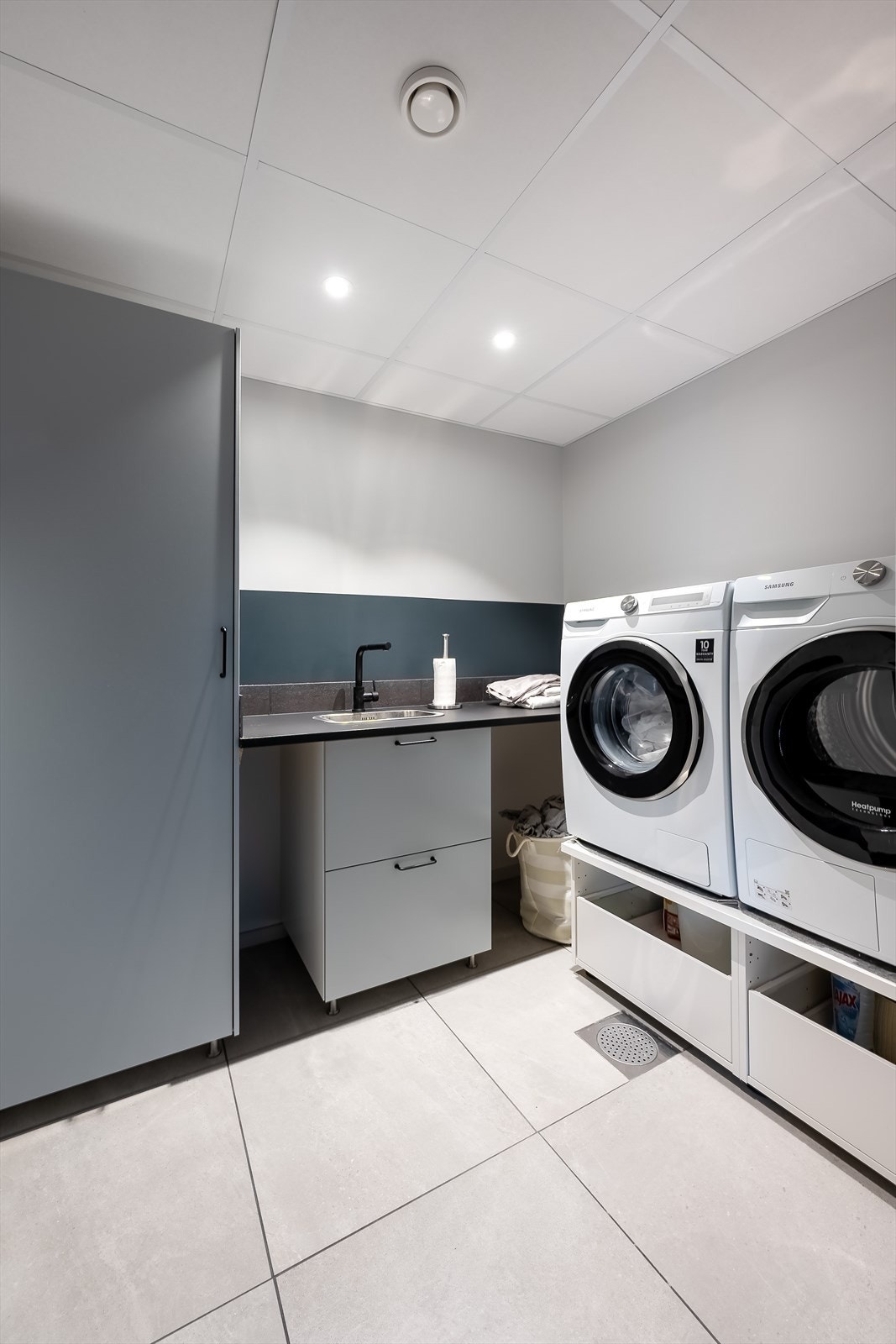 Vaskerom - lyst og trivelig (sokkeletasje) Galleribilde