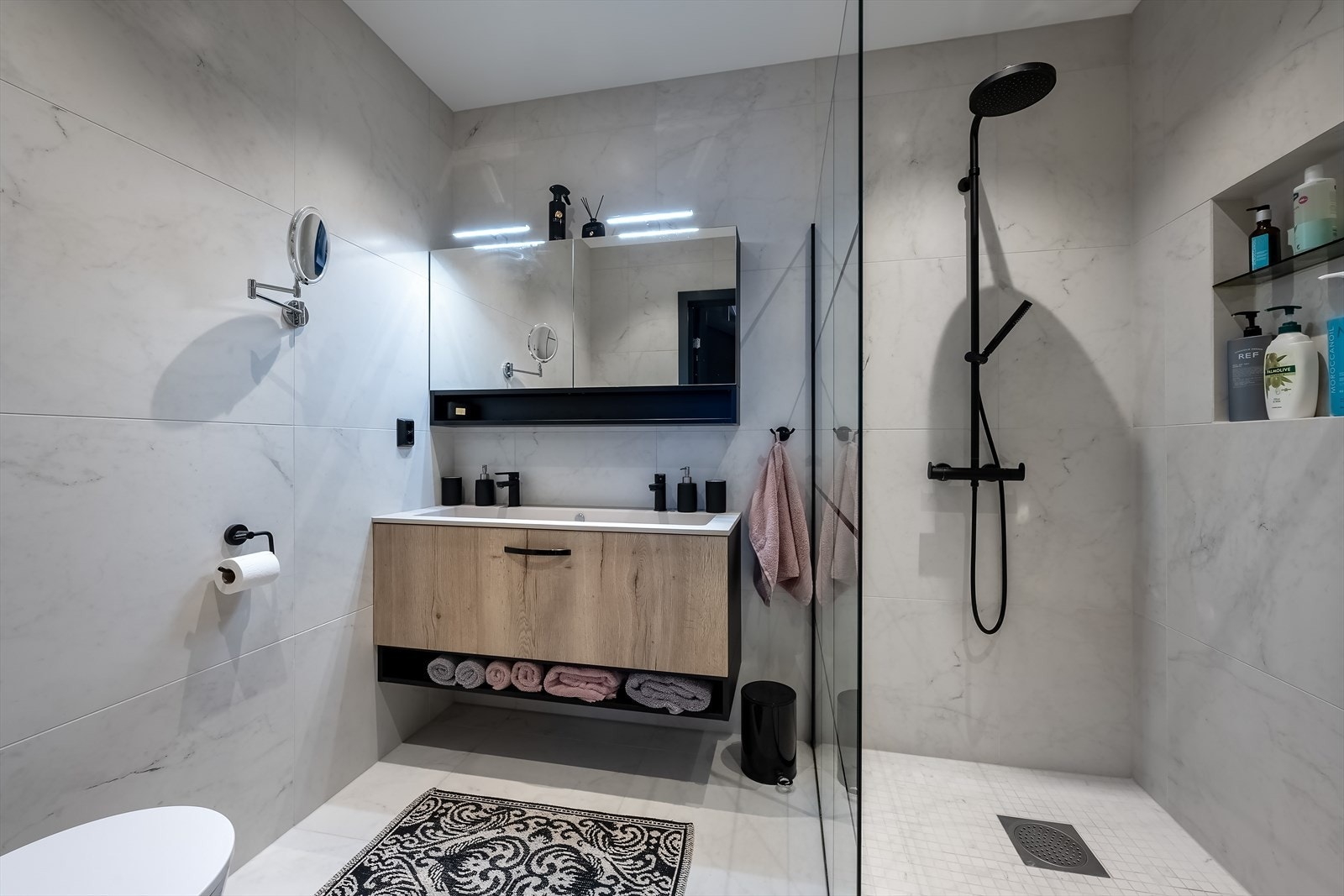 Bad 2 ved soverom 3 (1. etasje) Galleribilde