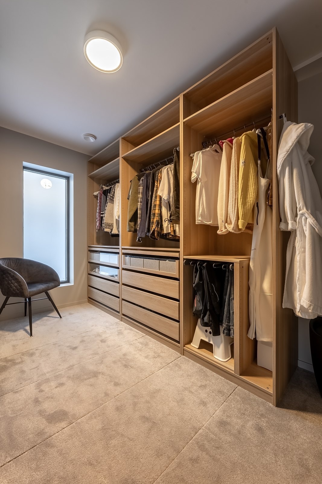 Omkledningsrom ved soverom 3 (1. etasje) Galleribilde