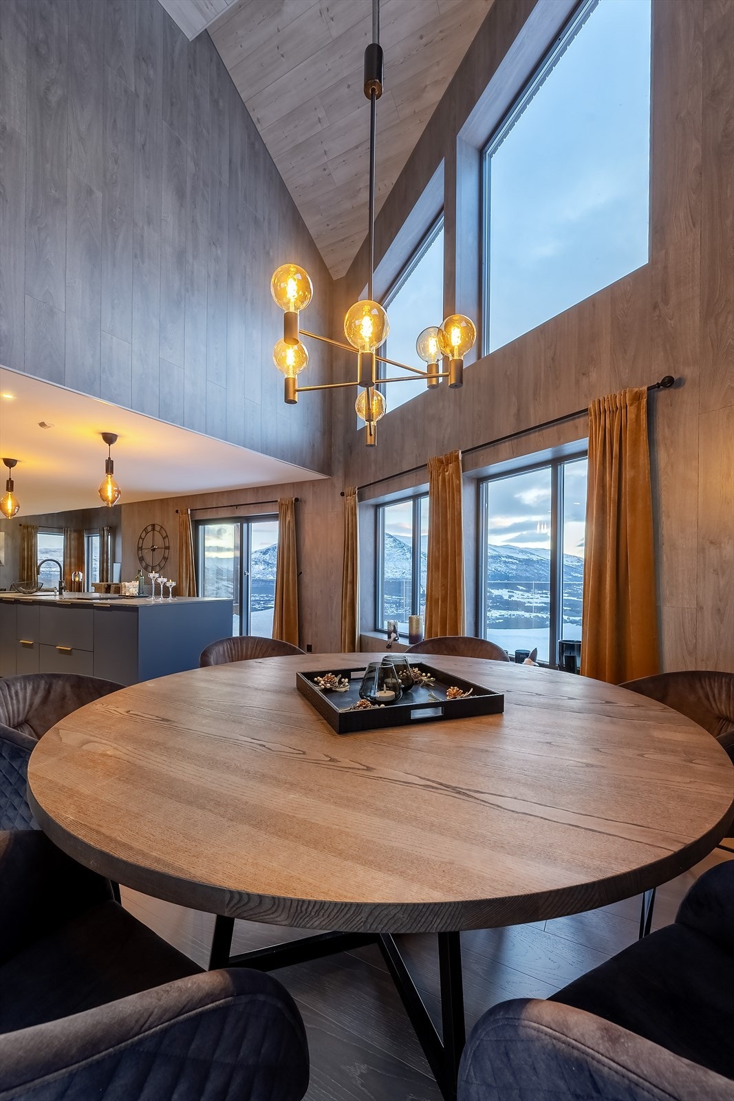 Spisestue (1. etasje) Galleribilde