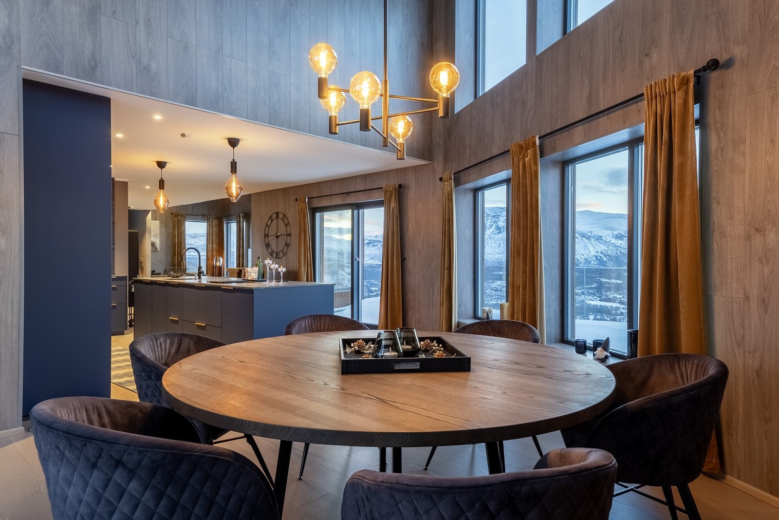 Spisestue (1. etasje) Galleribilde