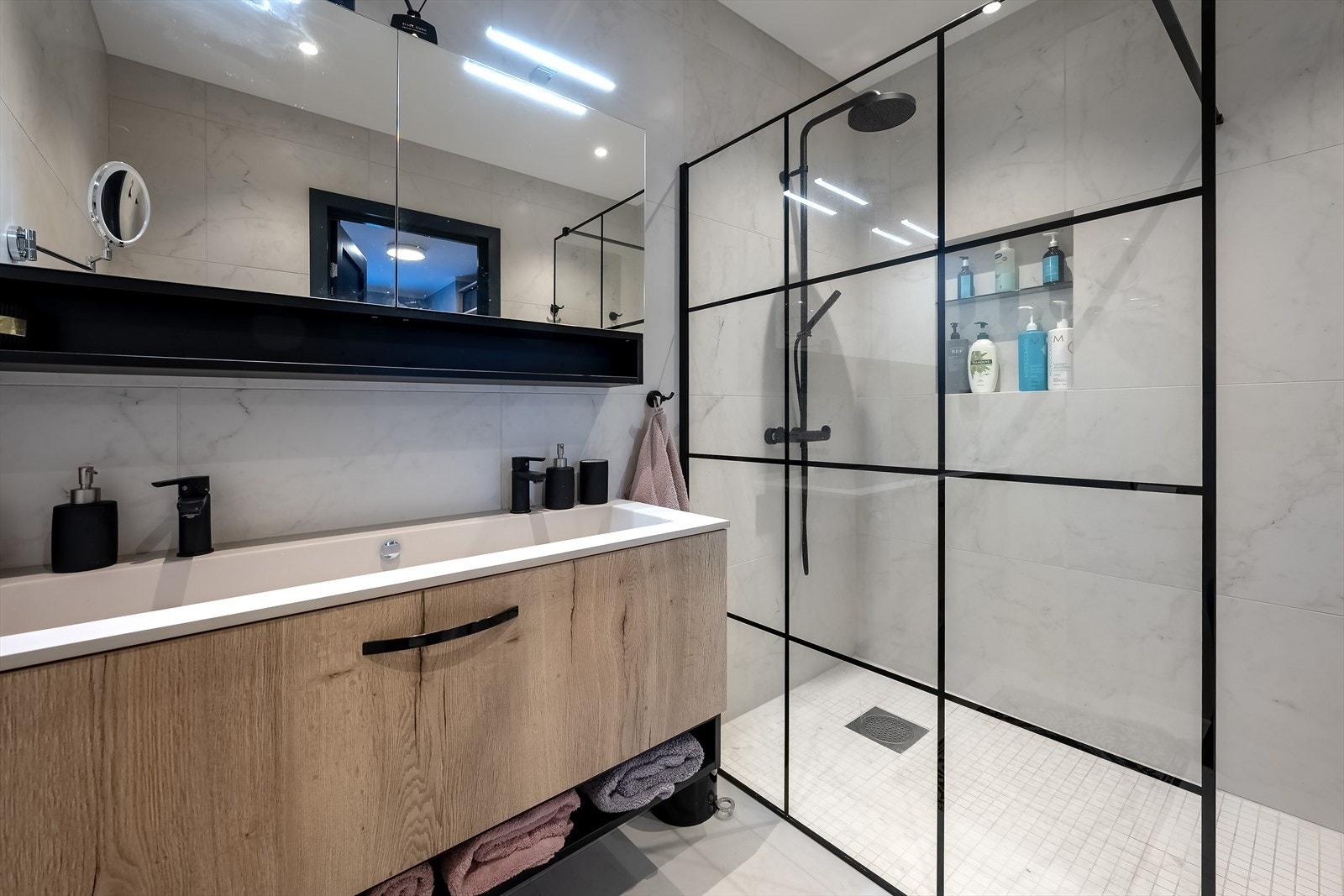 Bad 2 ved soverom 3 (1. etasje) Galleribilde