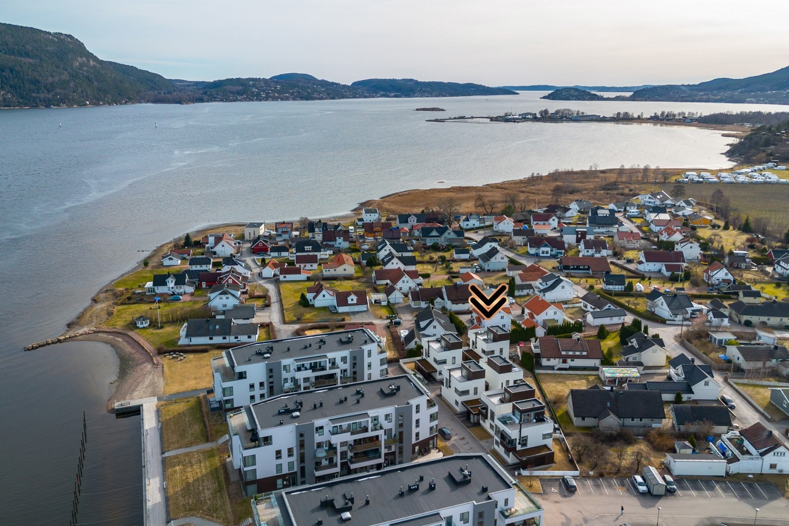 Svelvik er en sjarmerende Sørlandsby med koselige gater, grønne lunger, båthavn og marina. Galleribilde