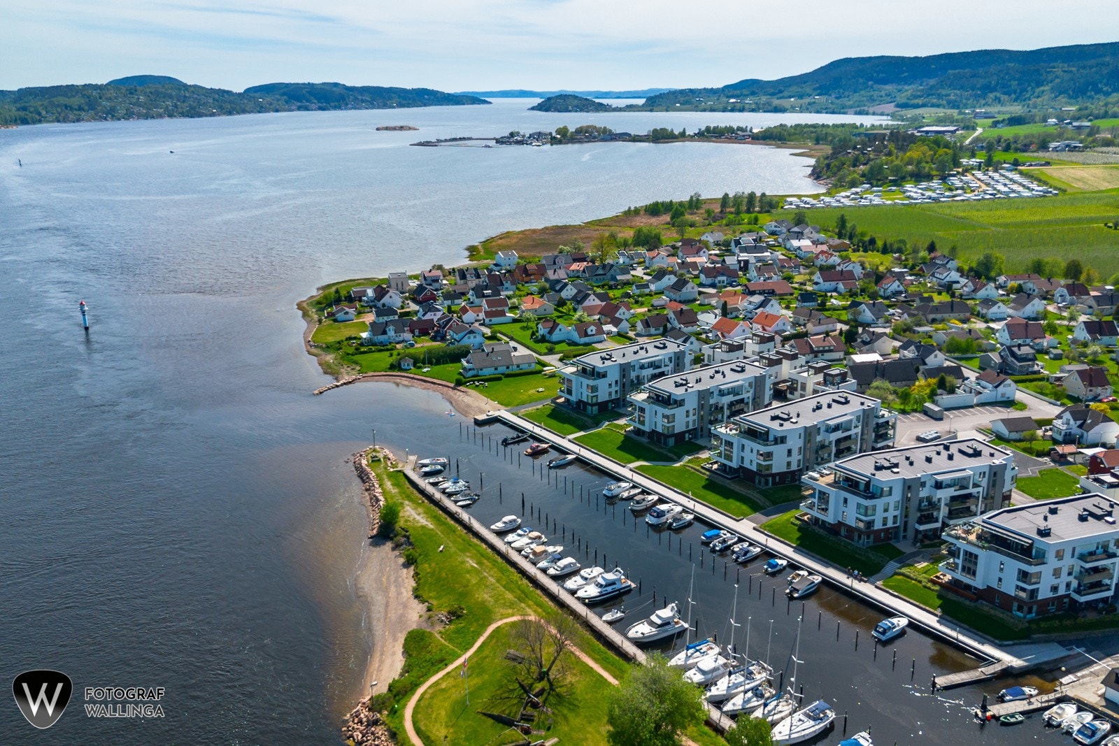 Omgivelsene er stille og rolige, og nærområdet byr på pur sommeridyll ved sjøen så vel som flotte turmuligheter i marka. Galleribilde