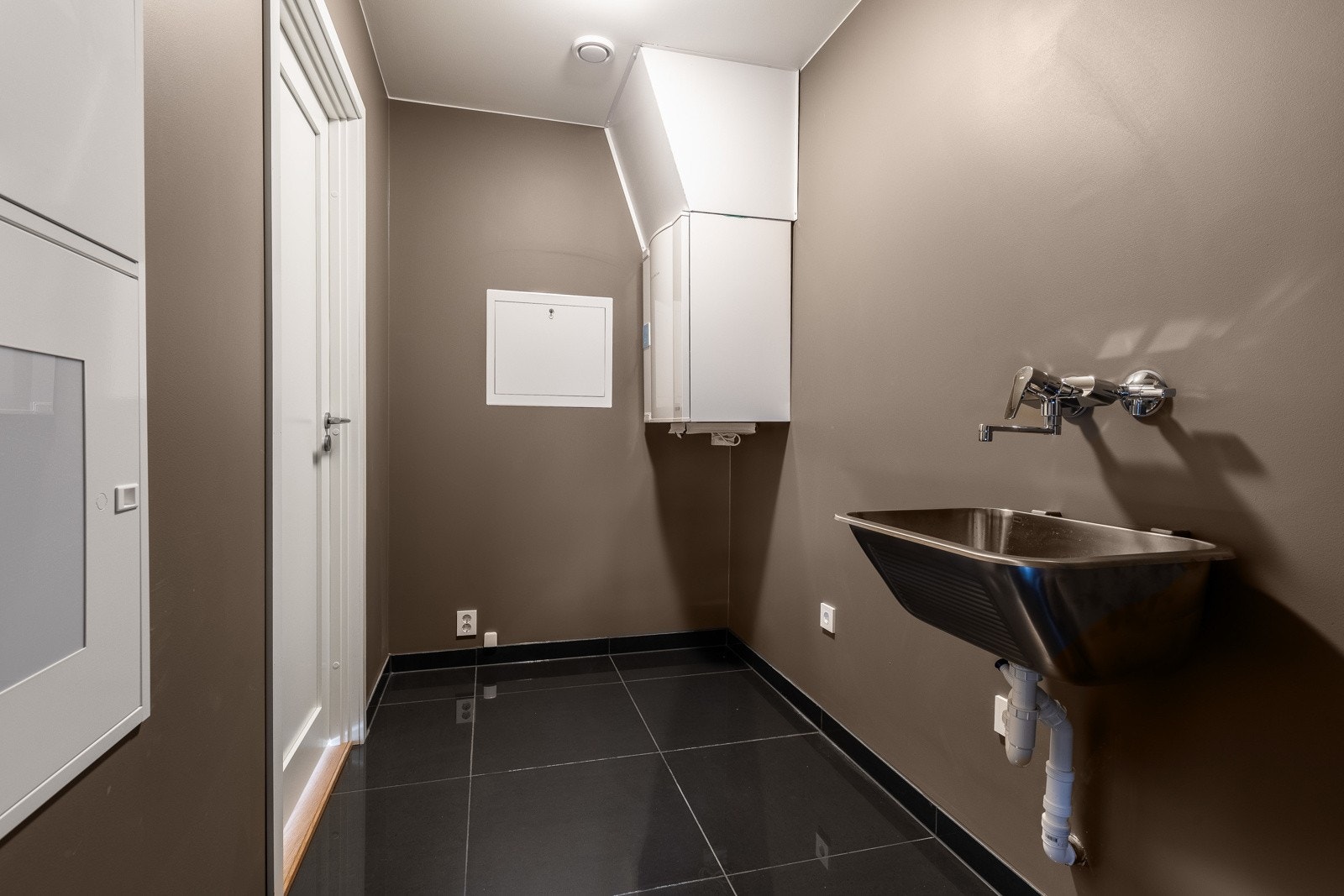 Boligen har også et teknisk rom, supert som vaskerom. Galleribilde