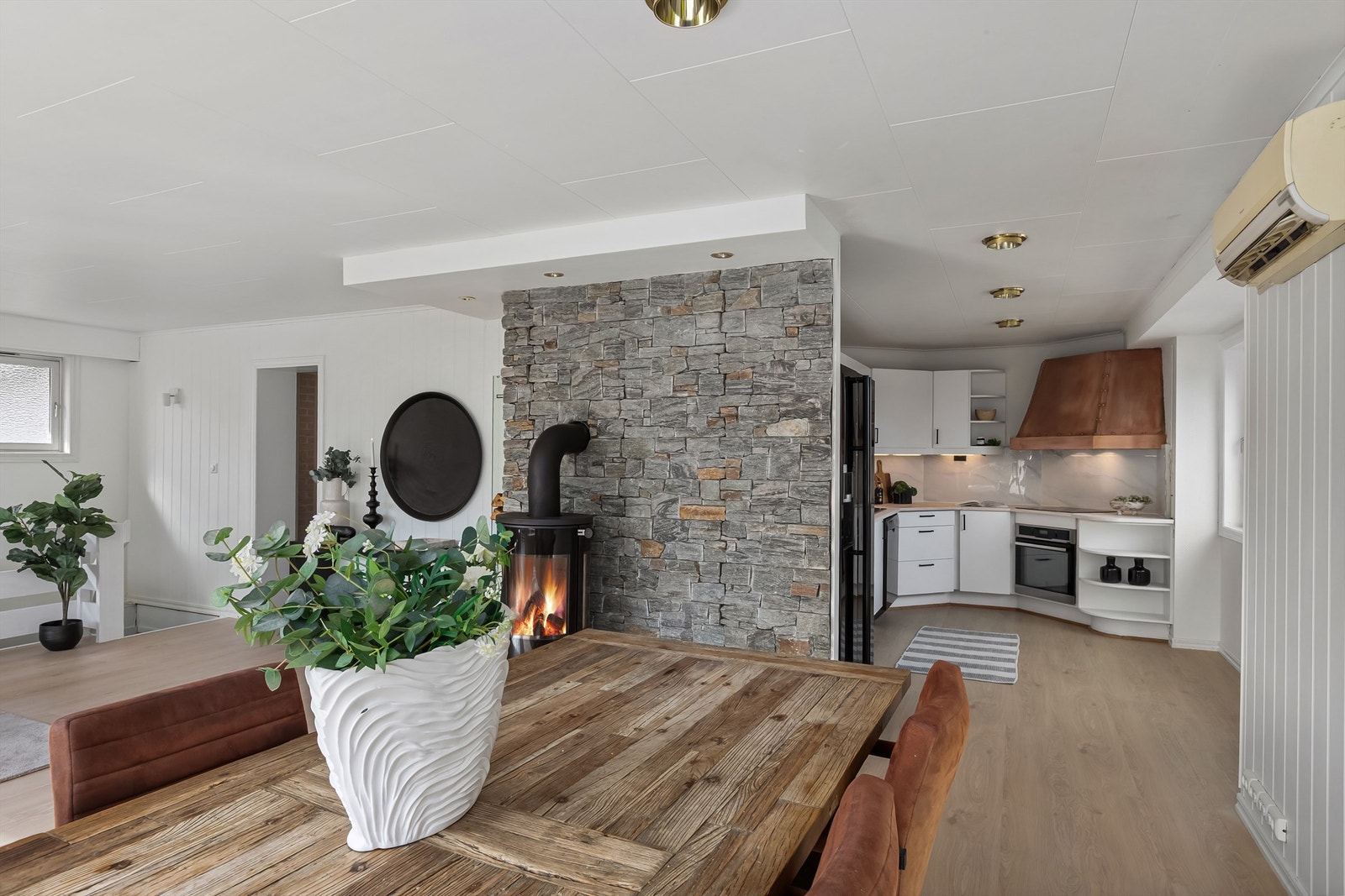 Fra stue mot kjøkken Galleribilde