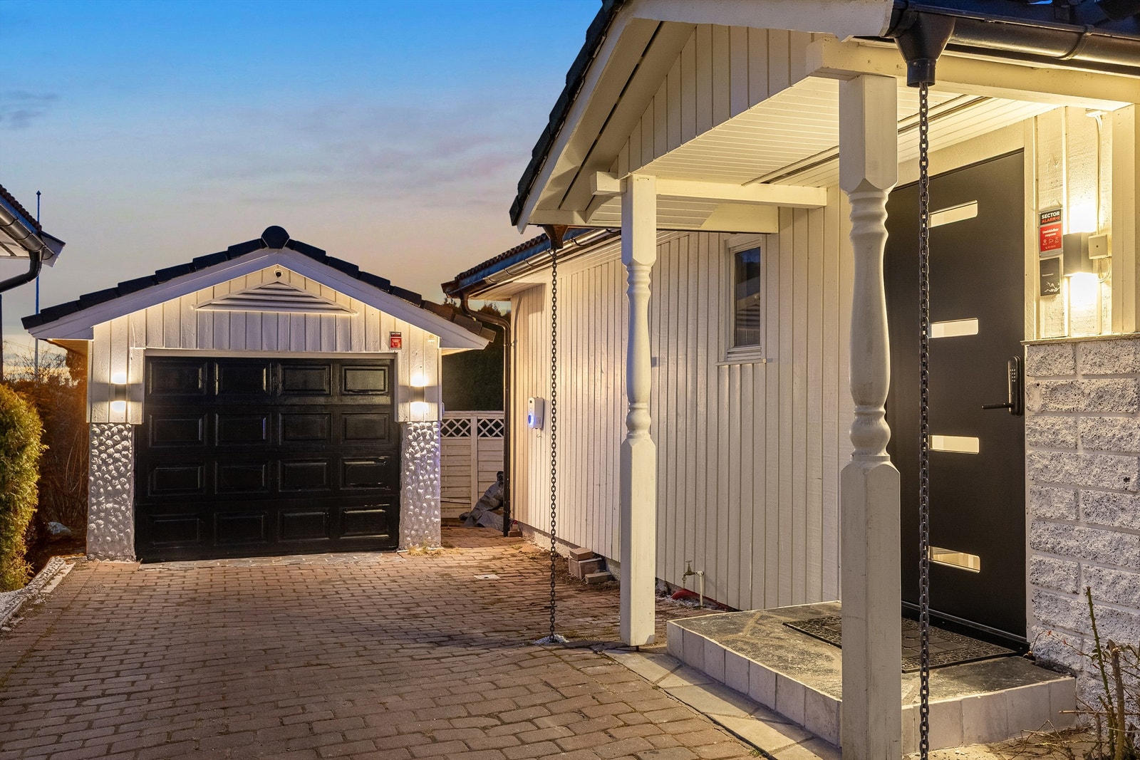 Parkering for en bil i enkel garasje Galleribilde