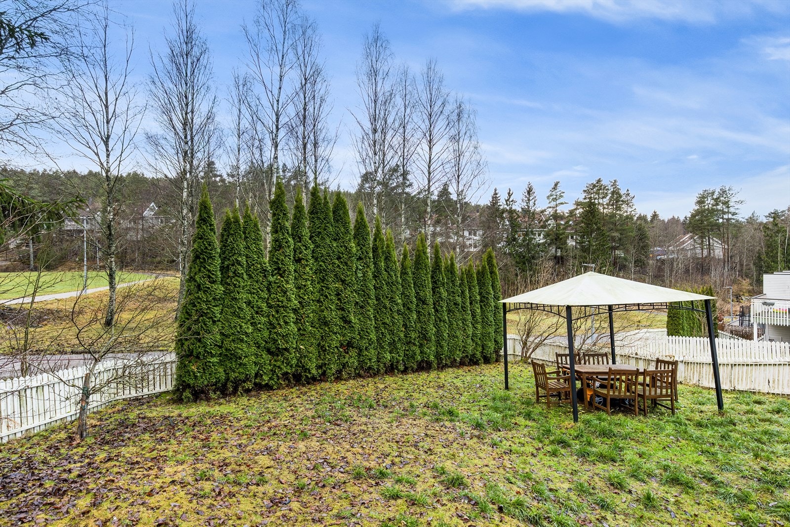 Hage2.jpg Galleribilde