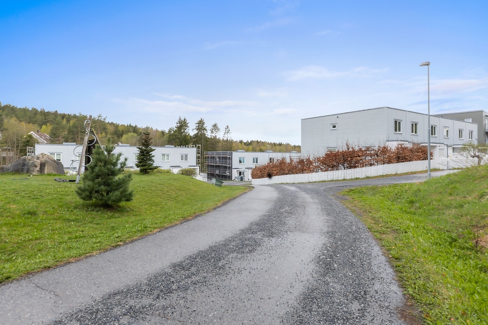 Består av mye grøntområder i nabolaget Galleribilde