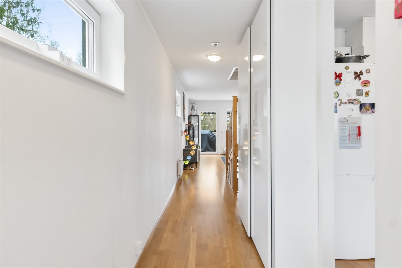 Lys og innbydende gang med god gjennomkomst Galleribilde