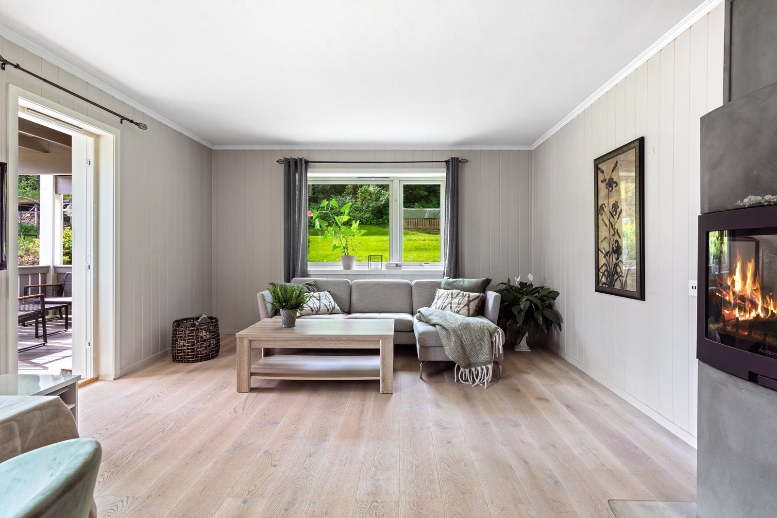 Her er det plass til både sittegruppe og spisebord. Galleribilde