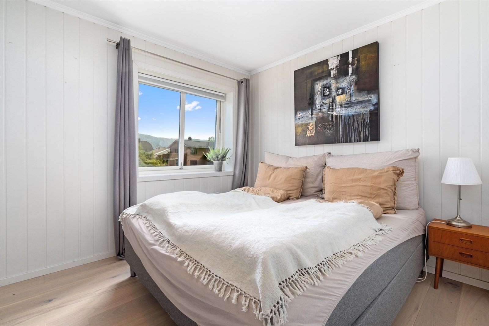 Soverommet er av god størrelse, og med nye gulv fra 2022. Galleribilde